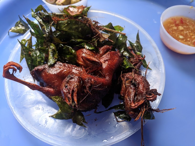Chim cút quay lá mắc mật - Roasted quails with Vietnamese curry leaves
