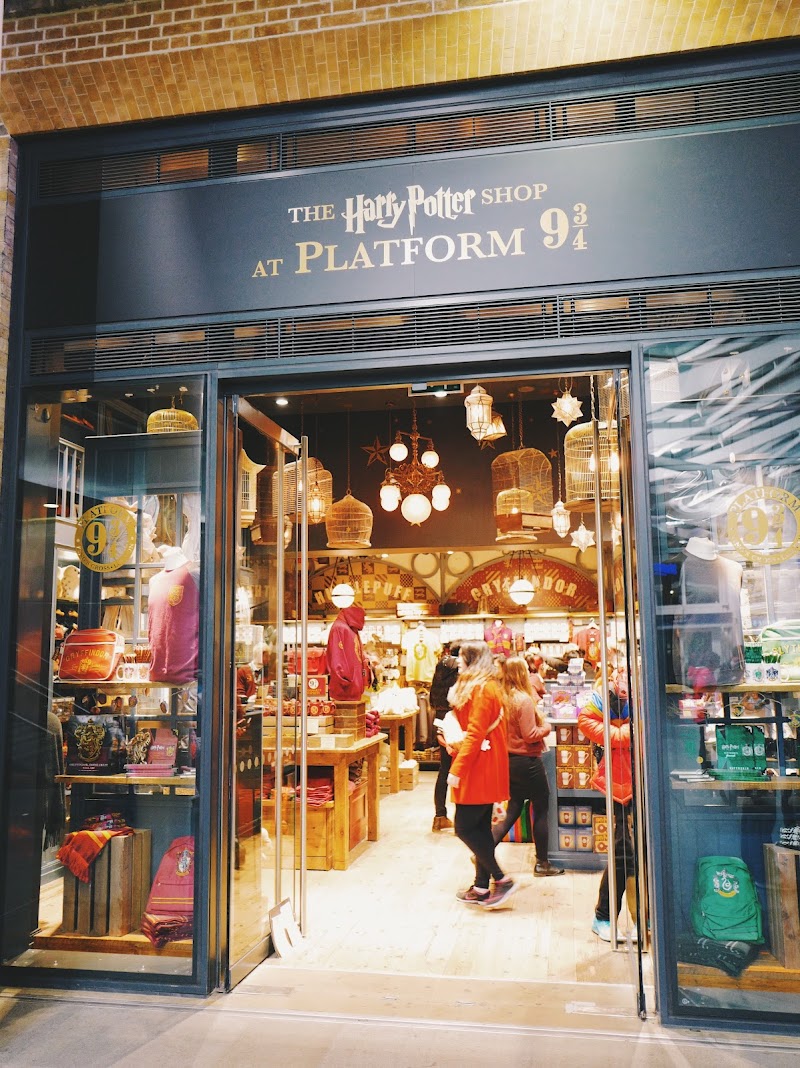 King's Cross Platform 9¾ Harry Potter Store