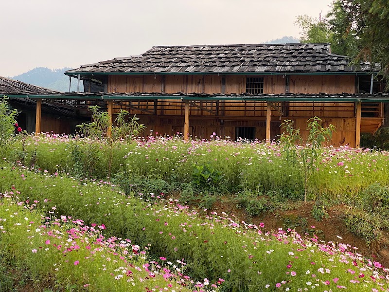 MR. KINH’S FAMILY HOME