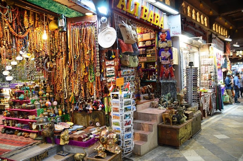Mutra Suk Night Market