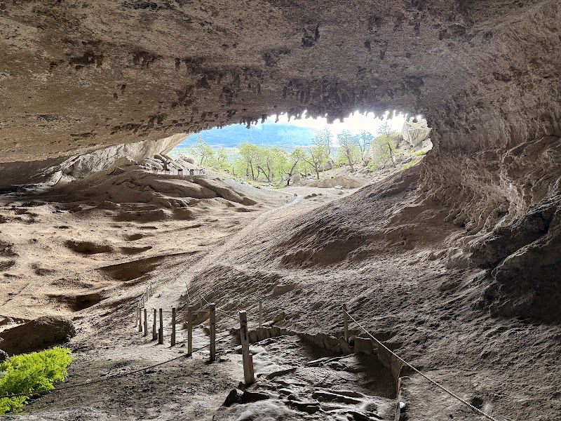 Mylodon’s Cave
