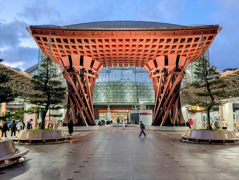 Tsuzumimon Gate at Kanazawa Station
