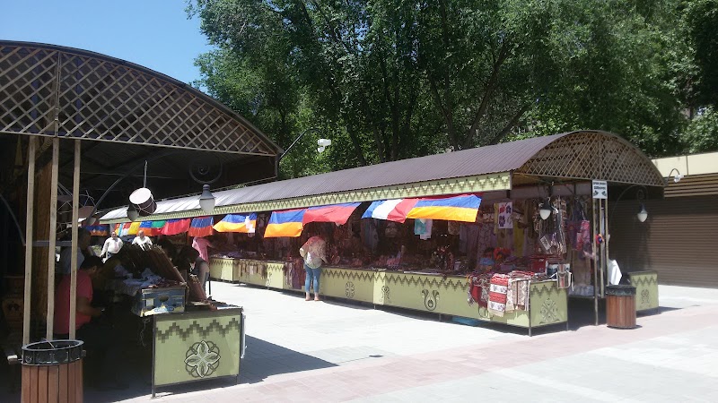 Vernissage Market
