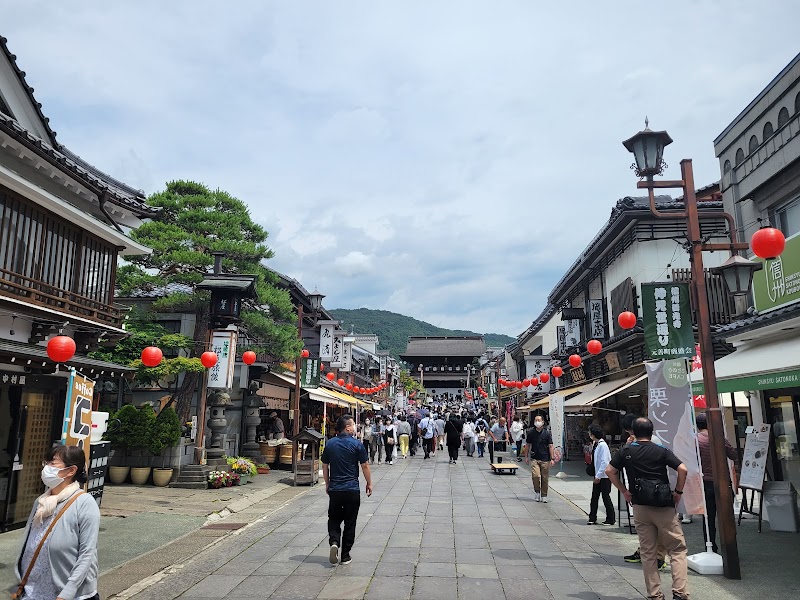 Zenkoji Nakamise Street
